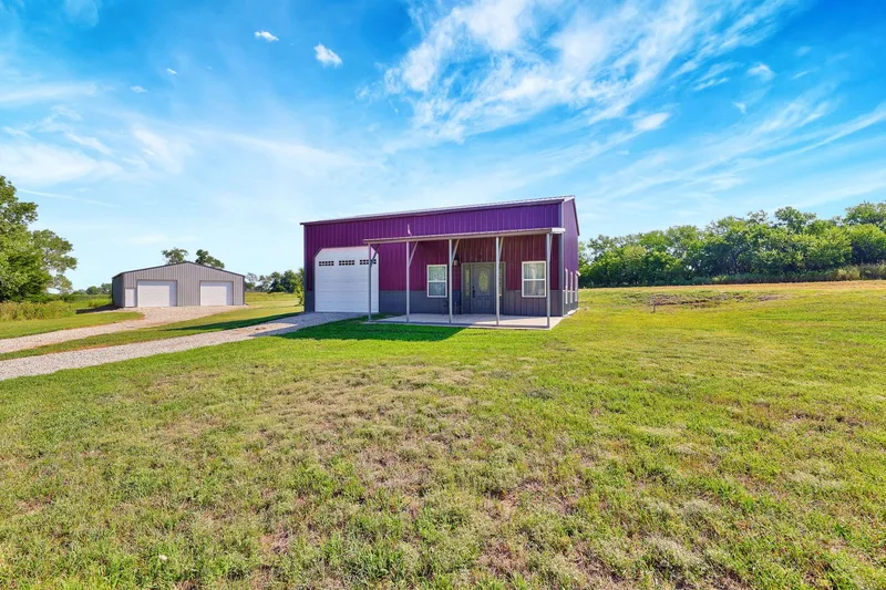 KNK Ranch barndominium and covered front porch